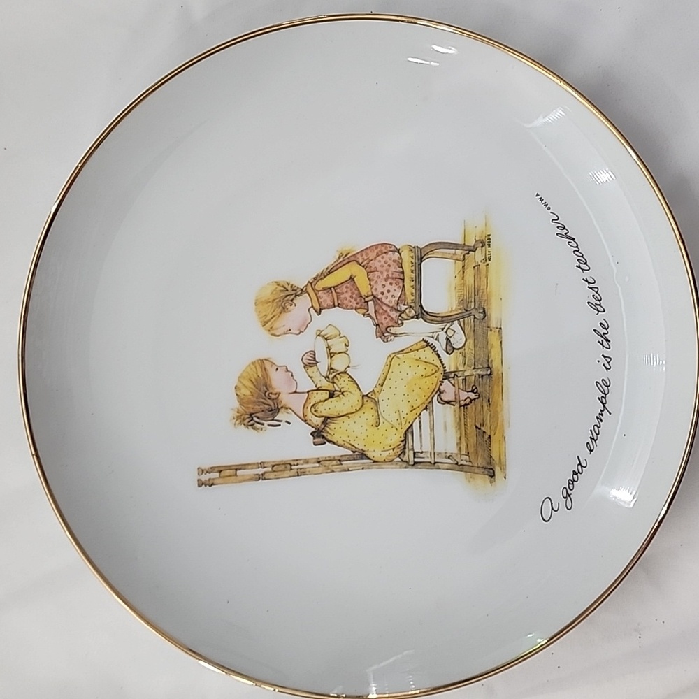 Holly Hobbie Classics Edition Porcelain Display Plate Vintage 1970s